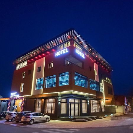Garnet Hotel & Event Centar Ruma Exterior foto