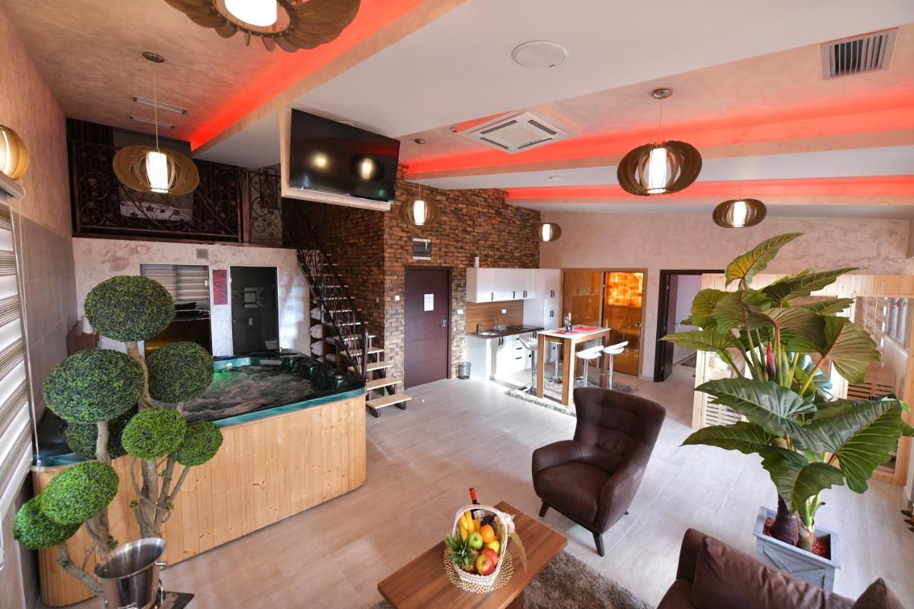 Garnet Hotel & Event Centar Ruma Exterior foto