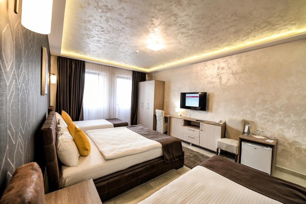 Garnet Hotel & Event Centar Ruma Exterior foto