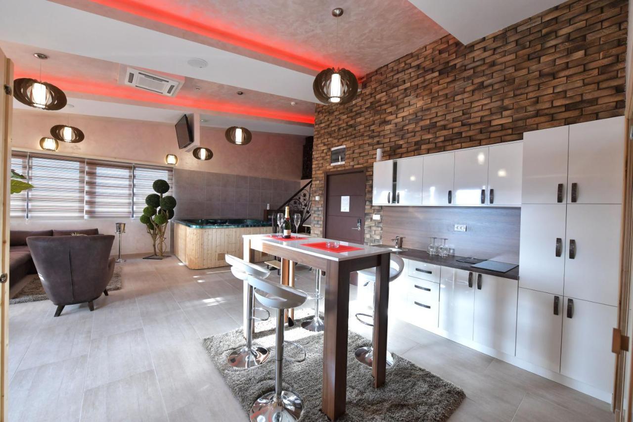 Garnet Hotel & Event Centar Ruma Exterior foto