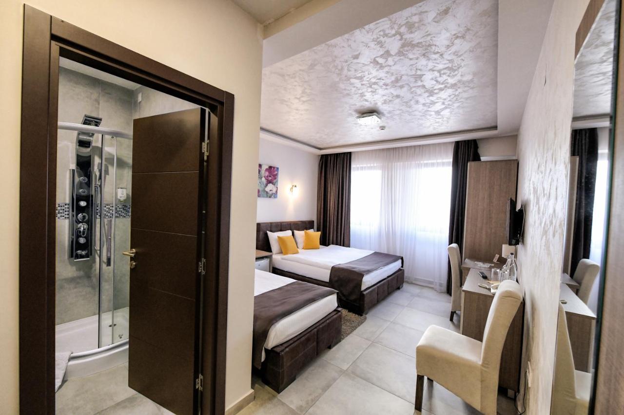 Garnet Hotel & Event Centar Ruma Exterior foto
