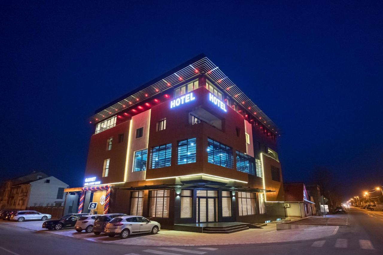 Garnet Hotel & Event Centar Ruma Exterior foto