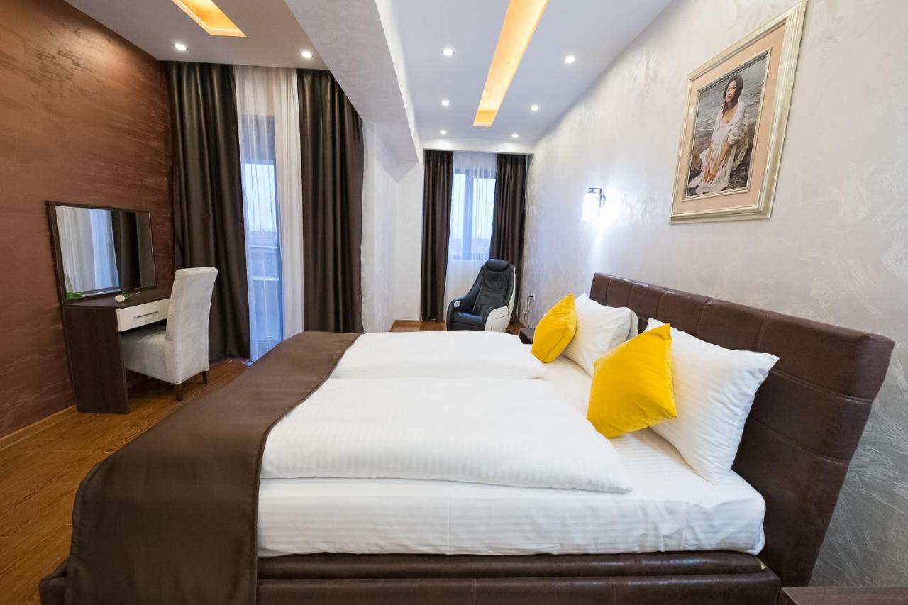 Garnet Hotel & Event Centar Ruma Exterior foto