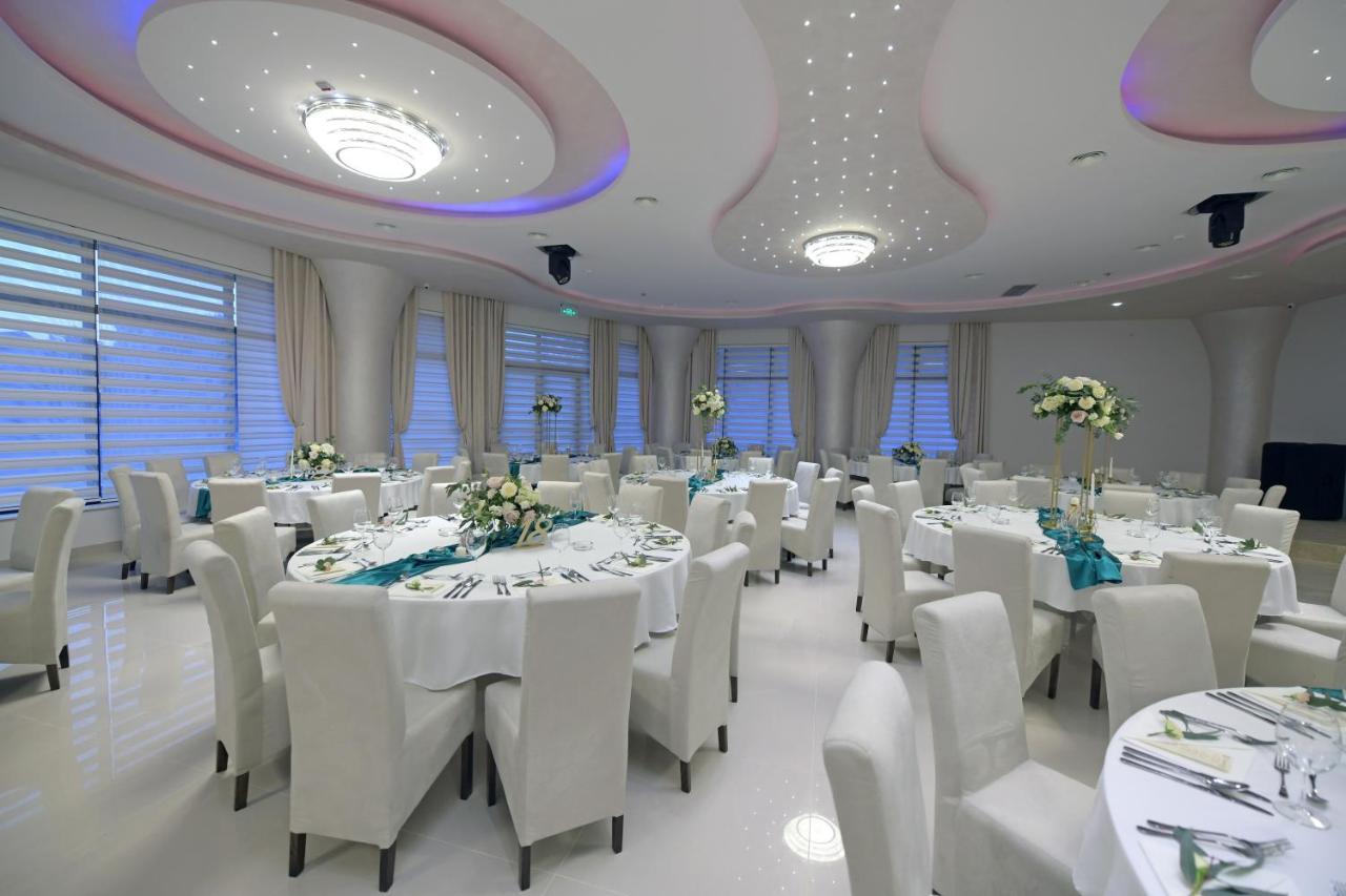 Garnet Hotel & Event Centar Ruma Exterior foto