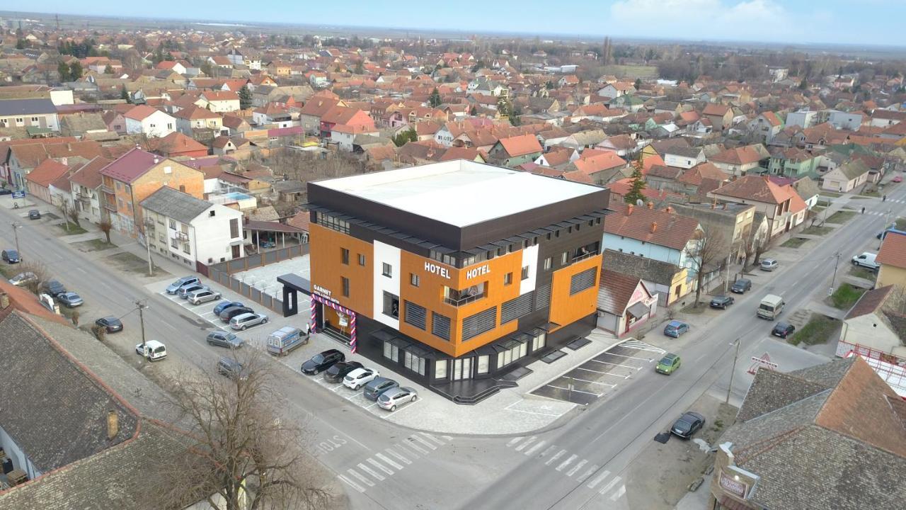 Garnet Hotel & Event Centar Ruma Exterior foto